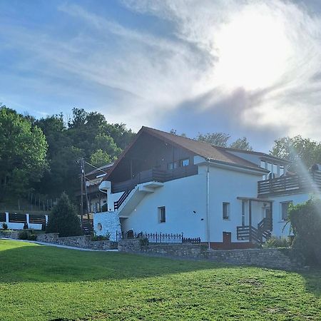Holling Apartman Fertőboz Exteriör bild