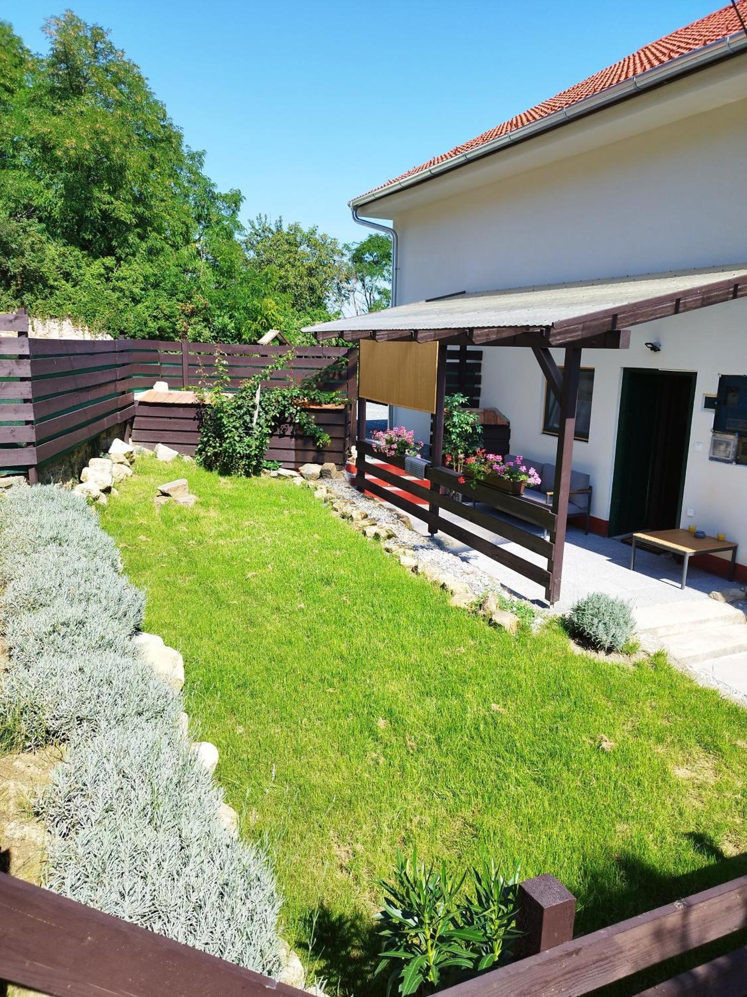Holling Apartman Fertőboz Exteriör bild